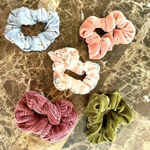 Urban Outfitters Srunchies - 5 pack